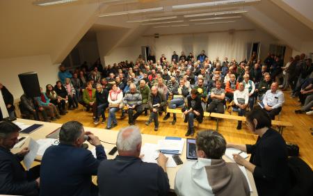 Sestanek s krajani Begunj pri Cerknici v zvezi s kanalizacijo 12 Foto Ljubo Vukelič